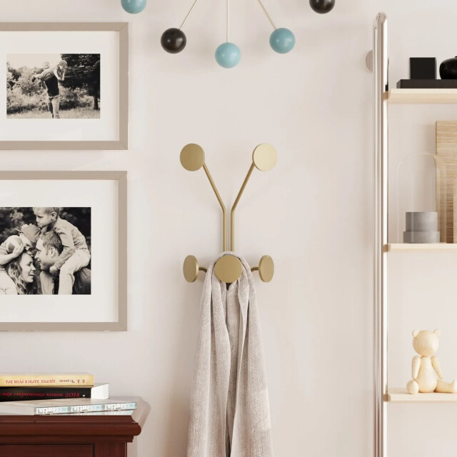 CaliCosy Kapstok voor aan de muur met 5 haken in goudkleurig metaal h40 cm giraffe 3178530 large