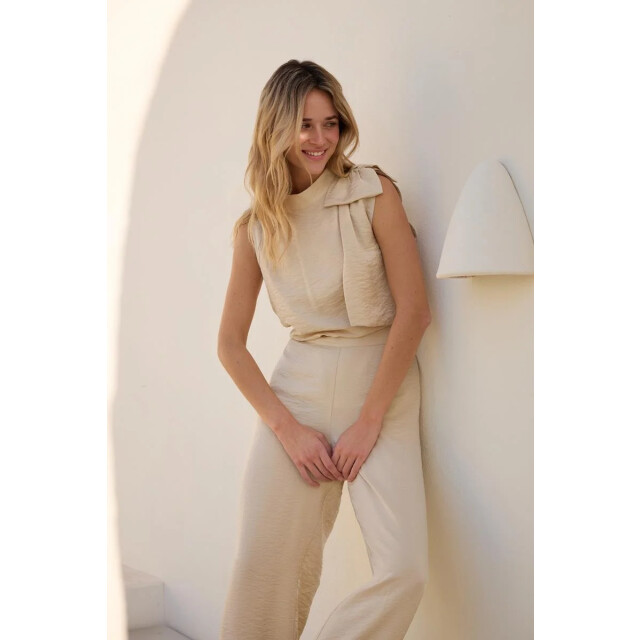 Jansen Amsterdam Sue top sq7 sleeveless bow at shoulder sand SQ387 large