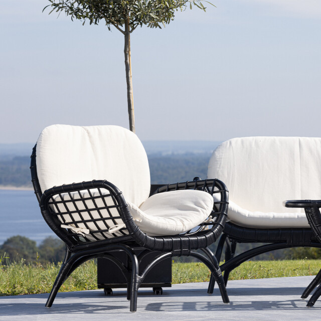 Nest Outdoor Brenda rotan tuin loungestoel met witte zitkussens 3197018 large