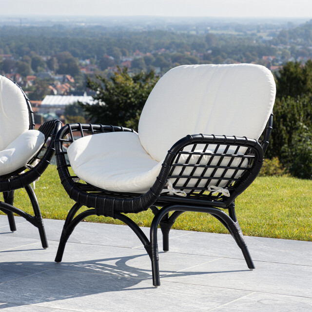 Nest Outdoor Brenda rotan tuin loungestoel met witte zitkussens 3197018 large