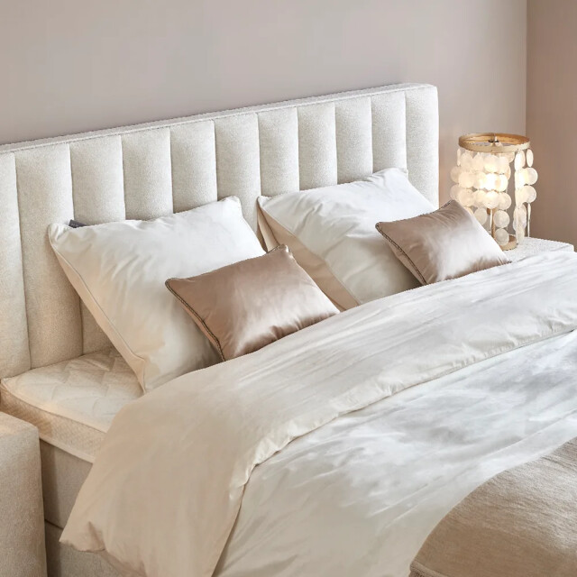 Beddenscout24 Boxspringbed amalia 140x200cm inclusief cm matras en topper 3199395 large
