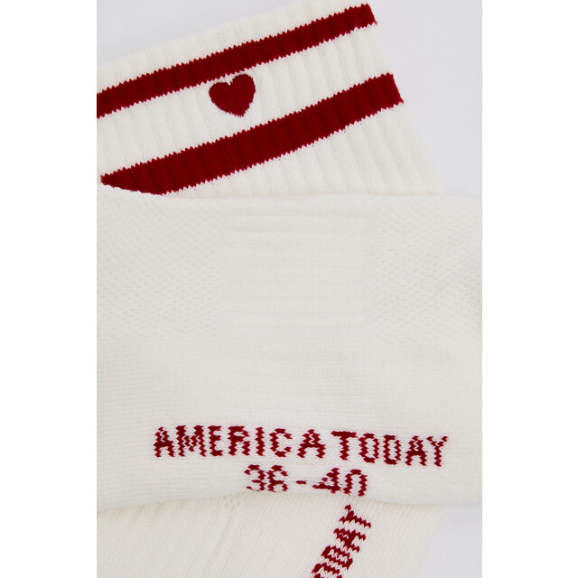 America Today Sokken tate 1522002320 838 large