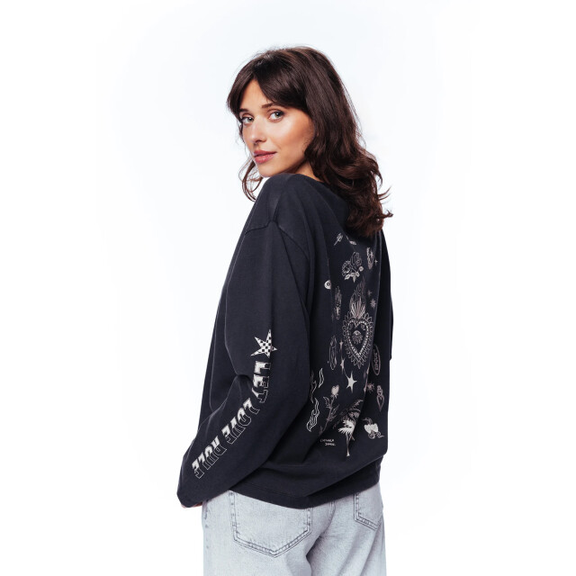 Catwalk Junkie 2503020401 graphic long sleeve 2503020401 Graphic long sleeve large