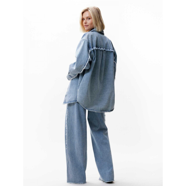 Catwalk Junkie Denim blouse met gerafelde details 2402031011 large