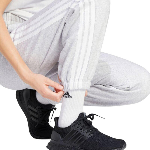Adidas Dames essentials fleece 3 strepen loose fit joggingbroek UTPP4214_grey large