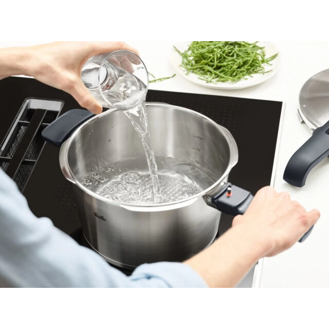 Fissler Premium snelkookset met rvs deksel 4.5l en 2.5l 4009209379807 large