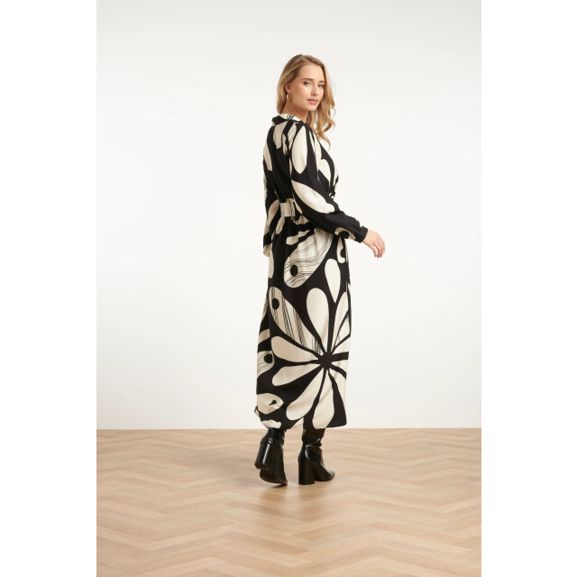 Smashed Lemon Maxi jurk met graffische bloemenprint in zwart en off-white | 25594-999-010 large