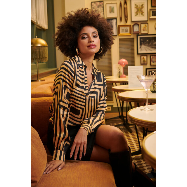 Smashed Lemon Zwart en goud grafische geprint top met kraag | 25579-999-735 large