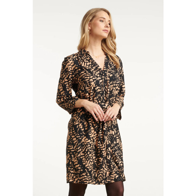 Smashed Lemon Korte jurk met abstract zwart en camel print | 25692-999-735 large