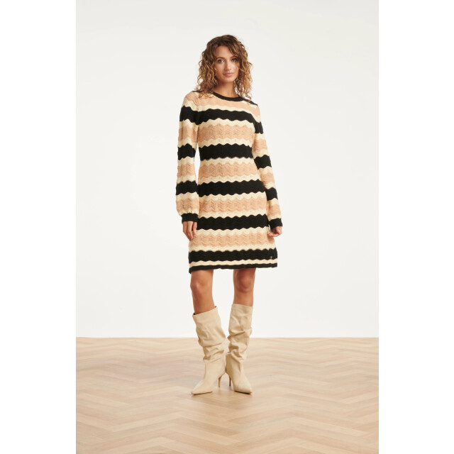 Smashed Lemon Damesgebreide jurk zand met golfpatroon pof... | 25527-999-720 large
