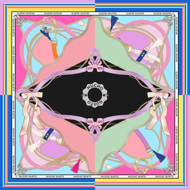 Mucho Gusto Jurk francis bay roze blauw met kettingen Jurk Francis Bay Roze Blauw met Kettingen large