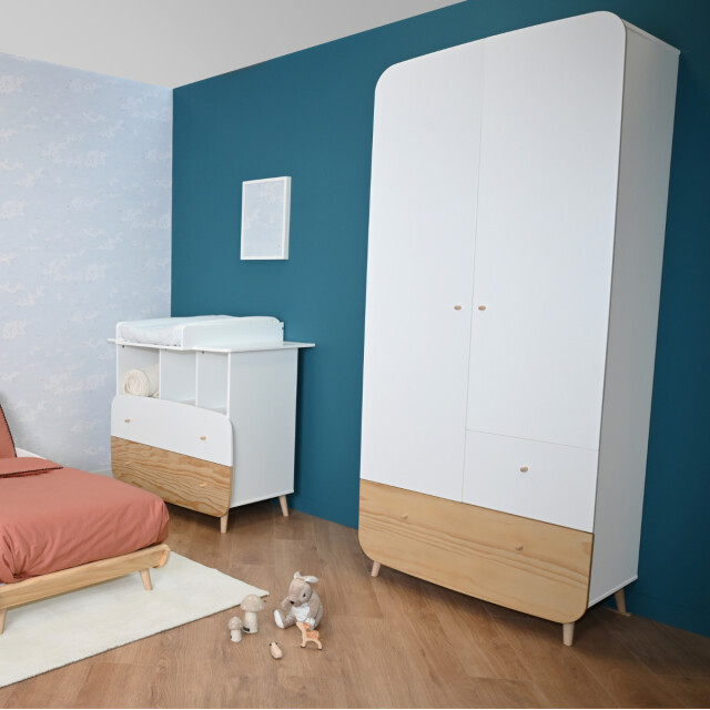CaliCosy Armoire 2 portes et 2 tiroirs bleu orage et décor bois naturel firmiana 3332686 large