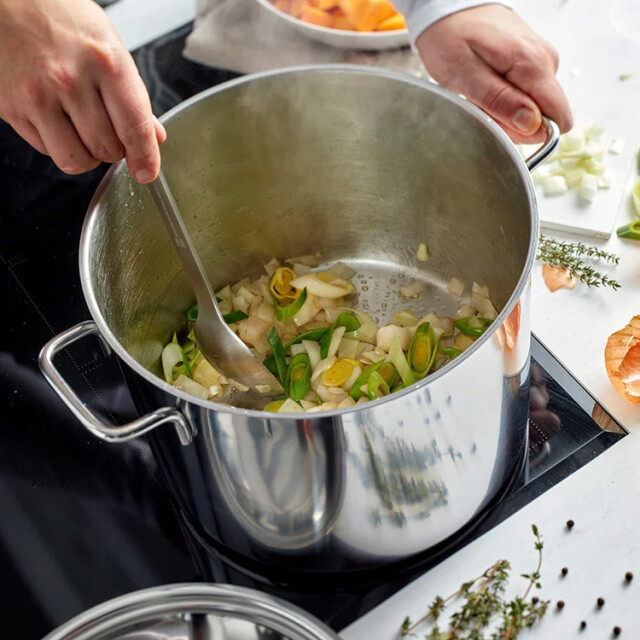 Demeyere Apollo 7 soeppan met deksel 24 cm / 8l 44394 large