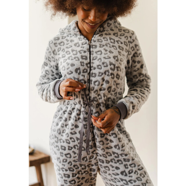 By Louise Dames huispak onesie fleece grijs panterprint BL-6078-02 large By Louise Dames huispak onesie fleece grijs panterprint BL-6078-02 large