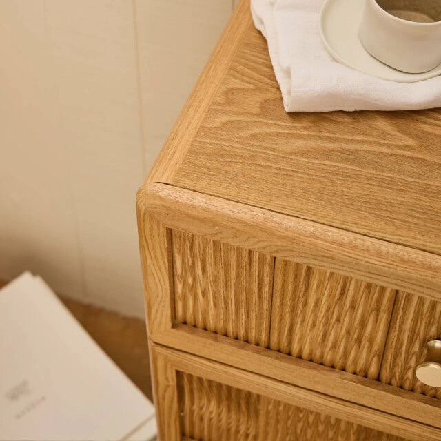 CaliCosy Nachtkastje met 3 lades en latten front h71 cm ava 3245907 large