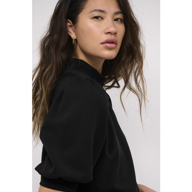 My Essential Wardrobe 10703704 21 the puff blouse 10703704 21 The Puff Blouse large