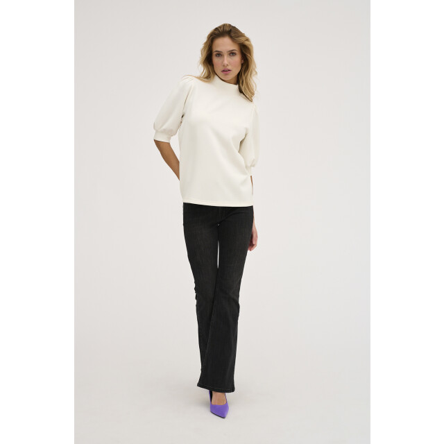 My Essential Wardrobe 10703704 21 the puff blouse 10703704 21 The puff blouse large