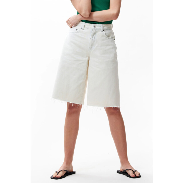 Catwalk Junkie 2502023815 loose fit bleached jorts 2502023815 Loose fit bleached jorts large