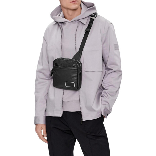 Calvin Klein Kruisbodytas met monogram UTNA1260_black large