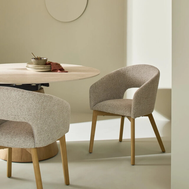 Signature Set van 2 gestoffeerde stoel van massief essenhout. ines 3493125 large