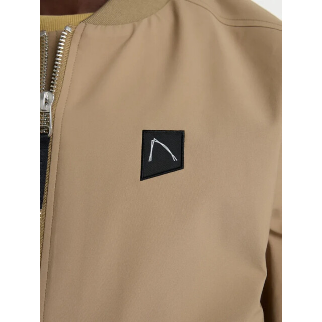 Chasin' 71120019 e72 dash lumeair heren jack kort cha E72/71120019 large