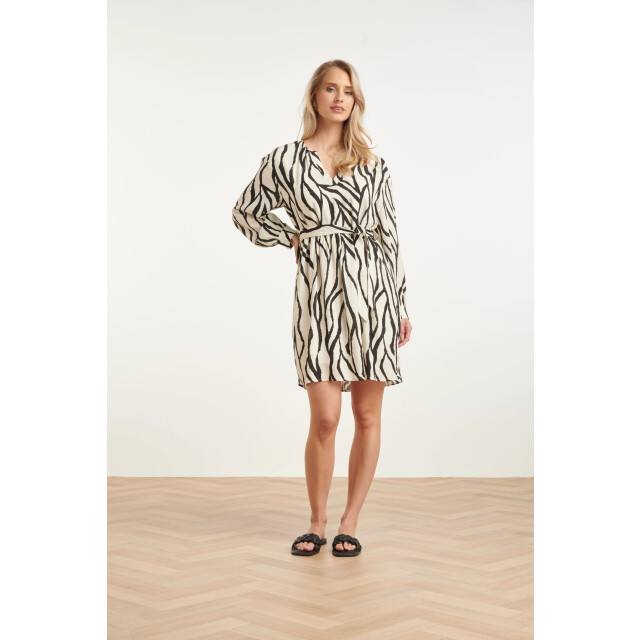 Smashed Lemon Knielange jurk met zebra print en ceintuur in off-white en zwart | 8718679005364 large