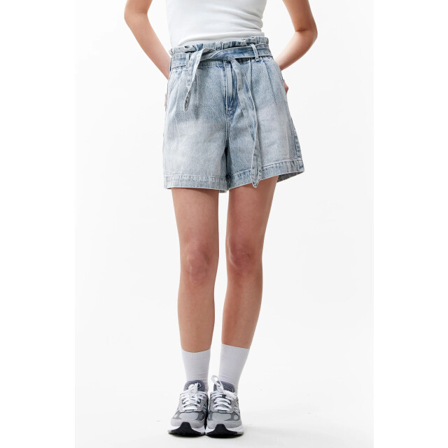 Catwalk Junkie 2302084401 denim shorts with a comfortable waist Denim shorts with a comfortable waist large