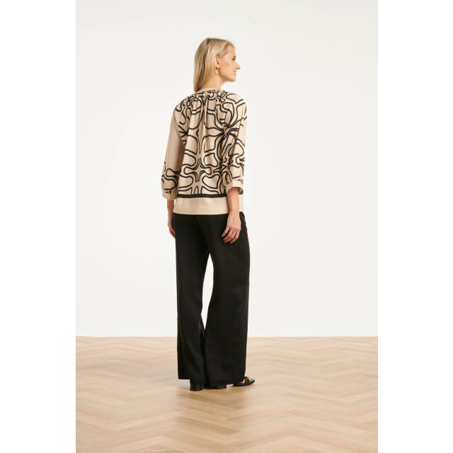 Smashed Lemon Crème blouse met zwart grafisch patroon | 8718679035361 large