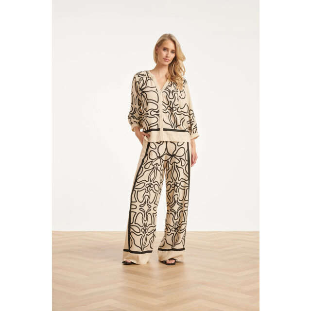 Smashed Lemon Crème blouse met zwart grafisch patroon | 8718679035361 large