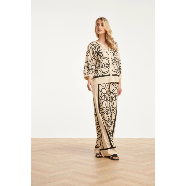Smashed Lemon Crème blouse met zwart grafisch patroon | 8718679035361 large