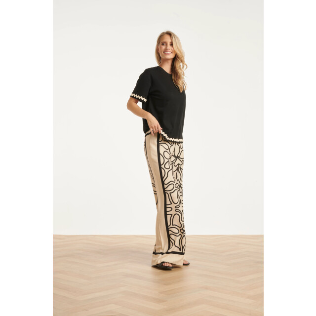 Smashed Lemon Crème wide leg broek met zwart grafisch patroon | 8718679035286 large