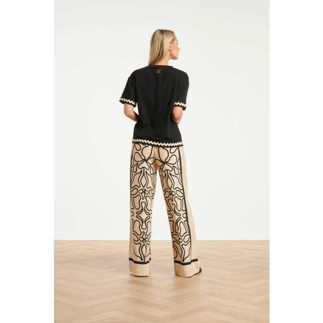 Smashed Lemon Crème wide leg broek met zwart grafisch patroon | 8718679035286 large