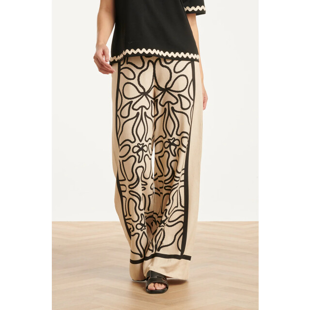Smashed Lemon Crème wide leg broek met zwart grafisch patroon | 8718679035286 large