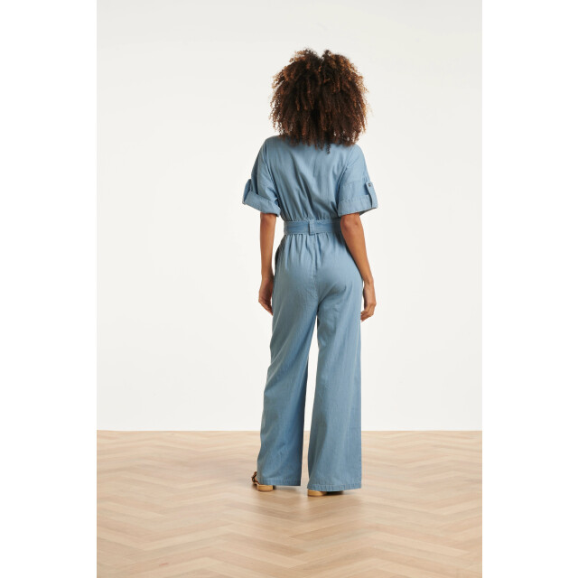 Smashed Lemon Lichtblauwe jumpsuit met ceintuur en korte mouwen | 8718679038256 large