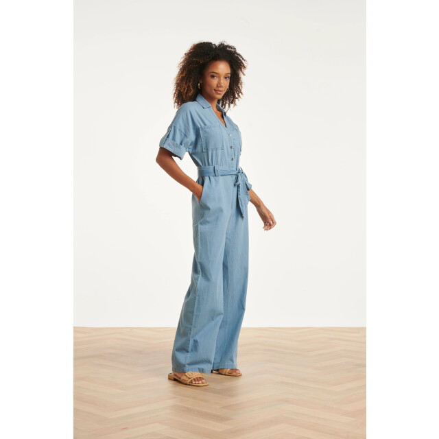 Smashed Lemon Lichtblauwe jumpsuit met ceintuur en korte mouwen | 8718679038256 large