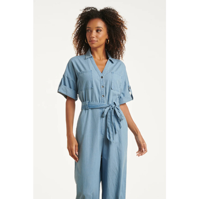 Smashed Lemon Lichtblauwe jumpsuit met ceintuur en korte mouwen | 8718679038256 large