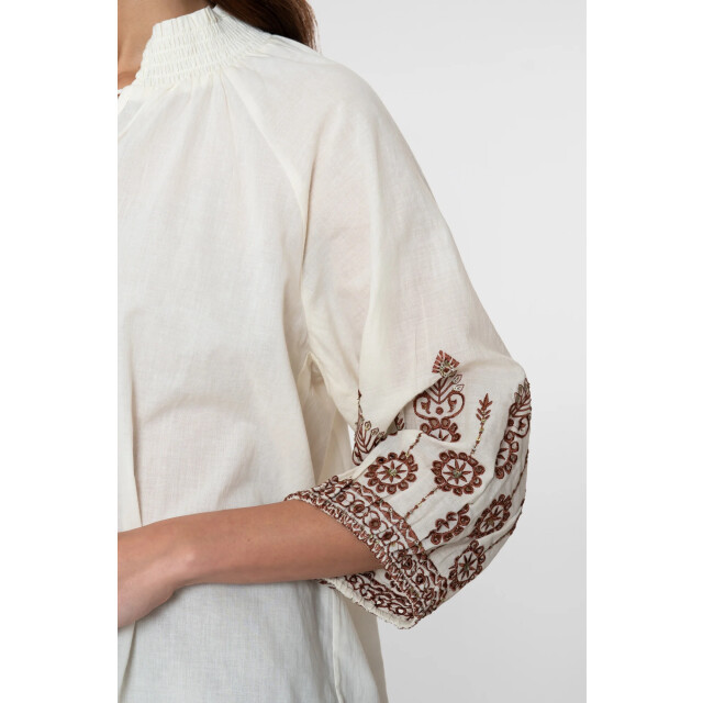 Geisha 63434 10 blouse embroidered sleeves off white 63434 10 large