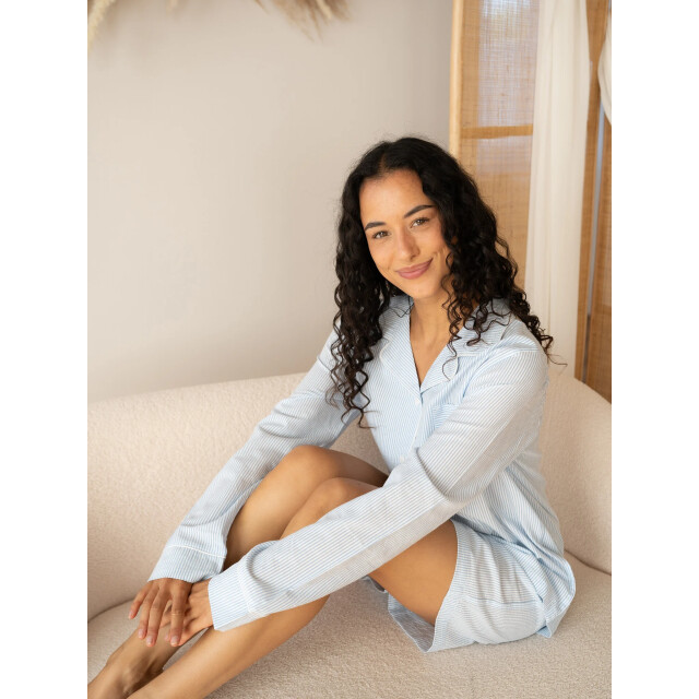 By Louise Dames pyjama set shortama blouse lange mouw lichtblauw gestreept seersucker BL-664-00-B large
