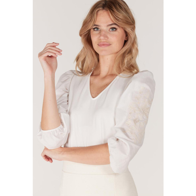 Jansen Amsterdam Tanum top met pofmouw en borduursel off white 0-5-1-2-1-3-1-1-2-1-1-3-1-1-2-1-2-2-2-2-1-1-1-2-1-2-1-2-1-1-1-1-1-1-2-1-1-1-1-1-1-1-1-1-1-1-1-1-2-1 large