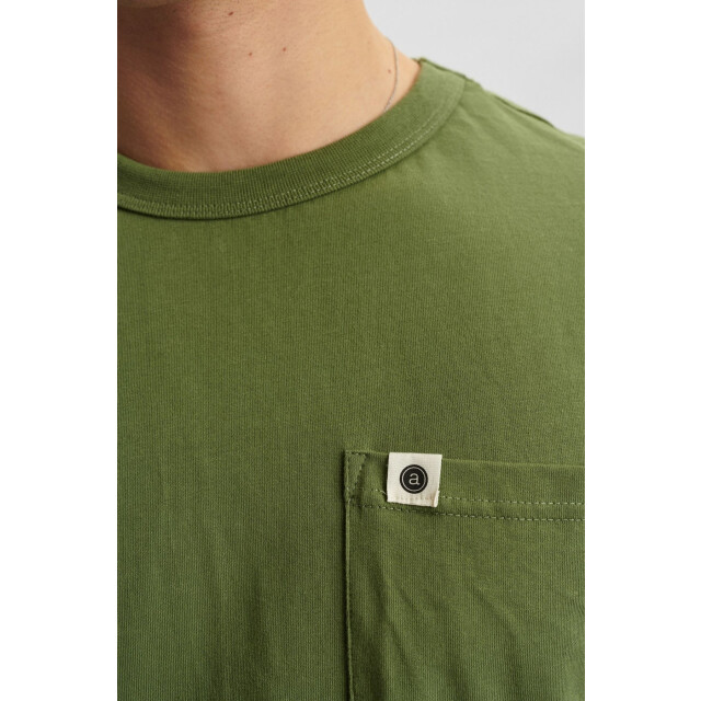 Anerkjendt 900731 akrune noos pocket tee 4070 olivine 900731 large