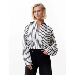 Catwalk Junkie 22033603 cropped button up blouse