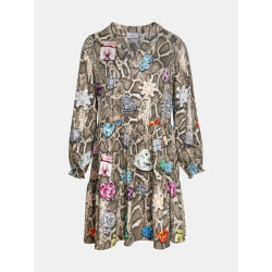 Mucho Gusto Jurk san rafael in beige slangenprint met kleurrijke broches