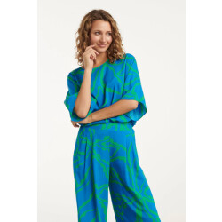 Smashed Lemon 25067 blauwe en groene top met grafische bloemenprint