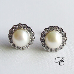 Atelier Christian Wit gouden oorbellen met parel en diamant