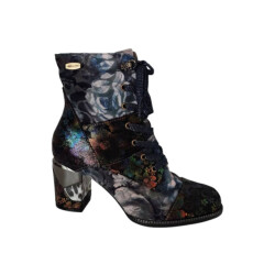 Laura Vita Maevao 02 hoge veterschoen