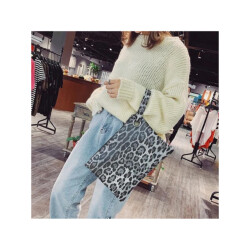 The Dezzy Factory Nala clutch |