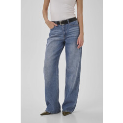 My Essential Wardrobe 10704222 05 the louis jeans